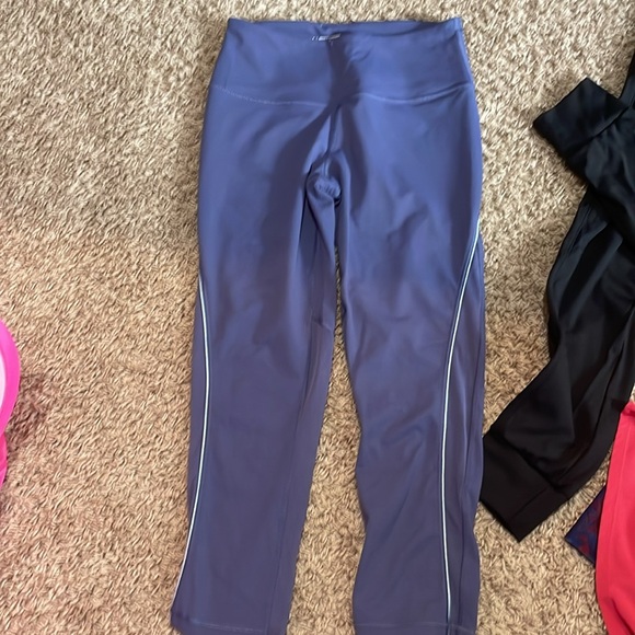 Athletic Bundle! 4 leggings and 1 Under Armour Dri-fit like shirt. Size small - Picture 3 of 12